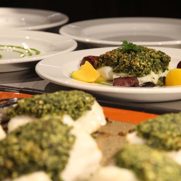 Assiette de poisson cuisiné avec des légumes